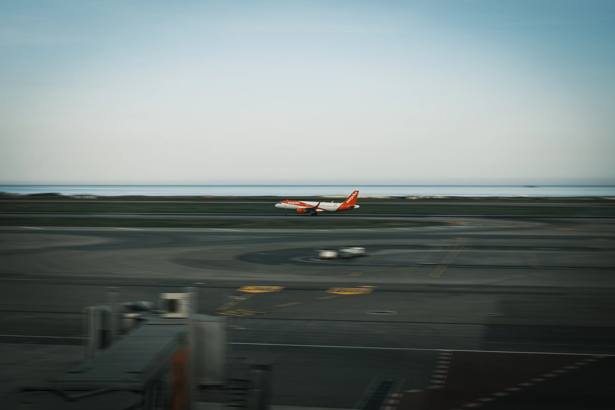 Easyjet A320 Landung am Flughafen
