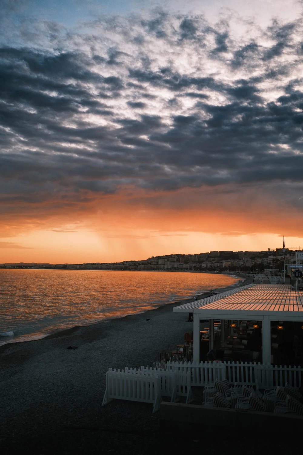 Nizza Strand im Sonnenuntergang